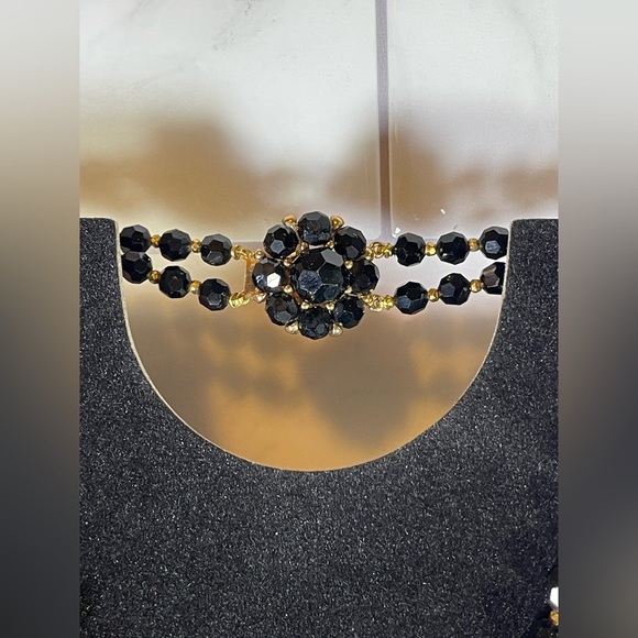 1950s Vintage Black Mourning 2 Strand Goldtone Timeless Necklace. - Picture 5 of 13